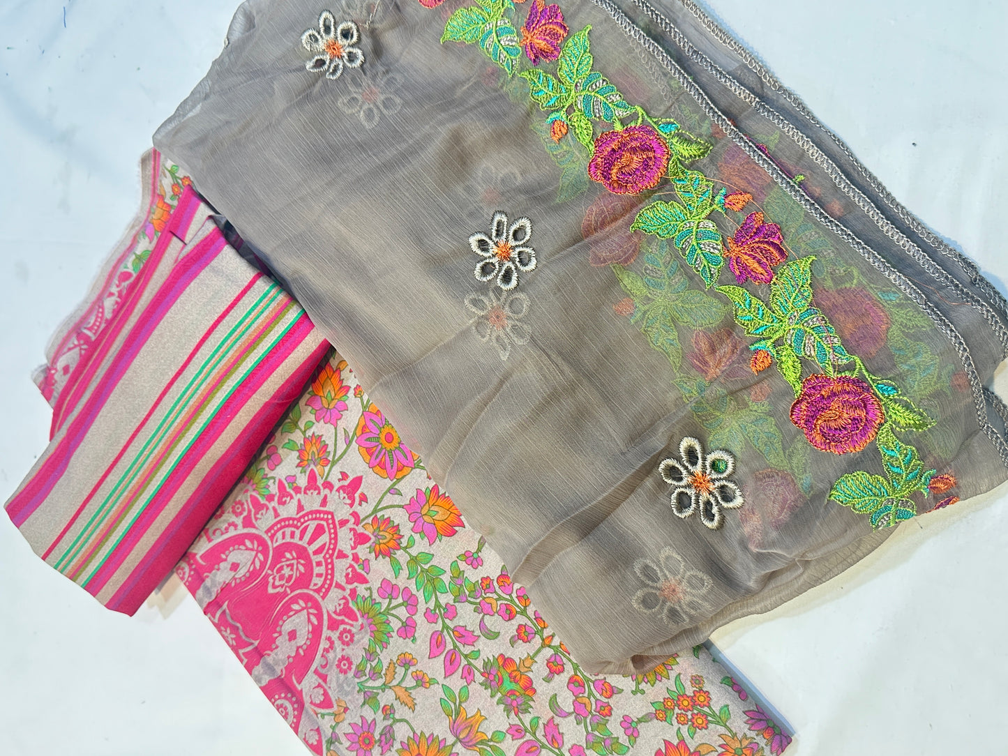 Luxury lawn 3pc charizma